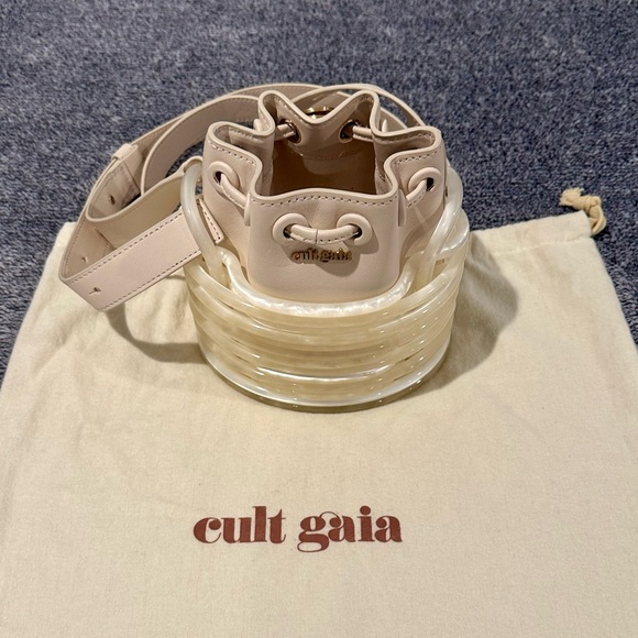 Cult Gaia
Chaya Acrylic Crossbody Bag - Picture 6 of 8